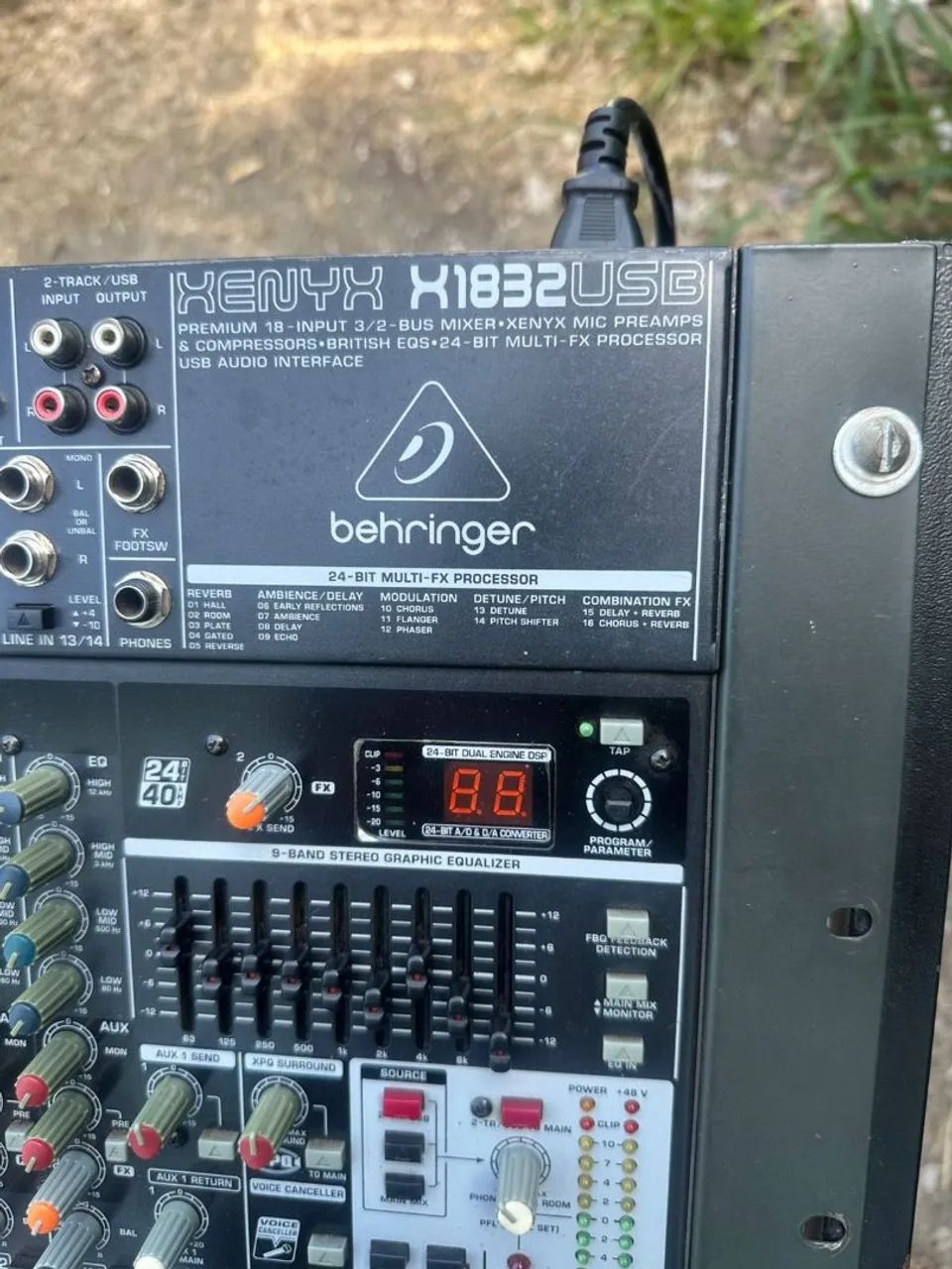 Behringer XENYX X1832USB<br>18 entradas - Foto 3