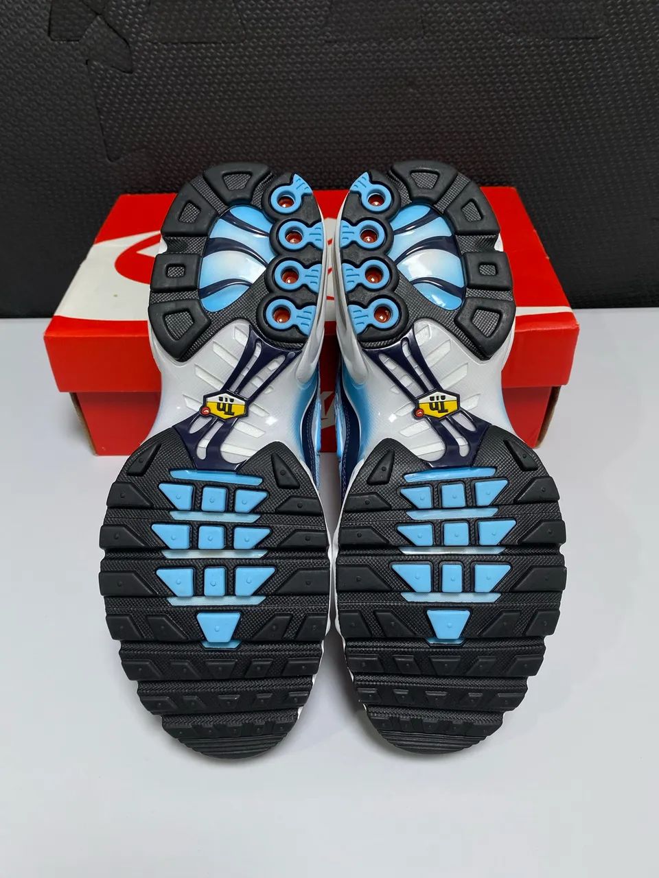 Nike Air Max Plus 'Dark Obsidian White Black' - Foto 4