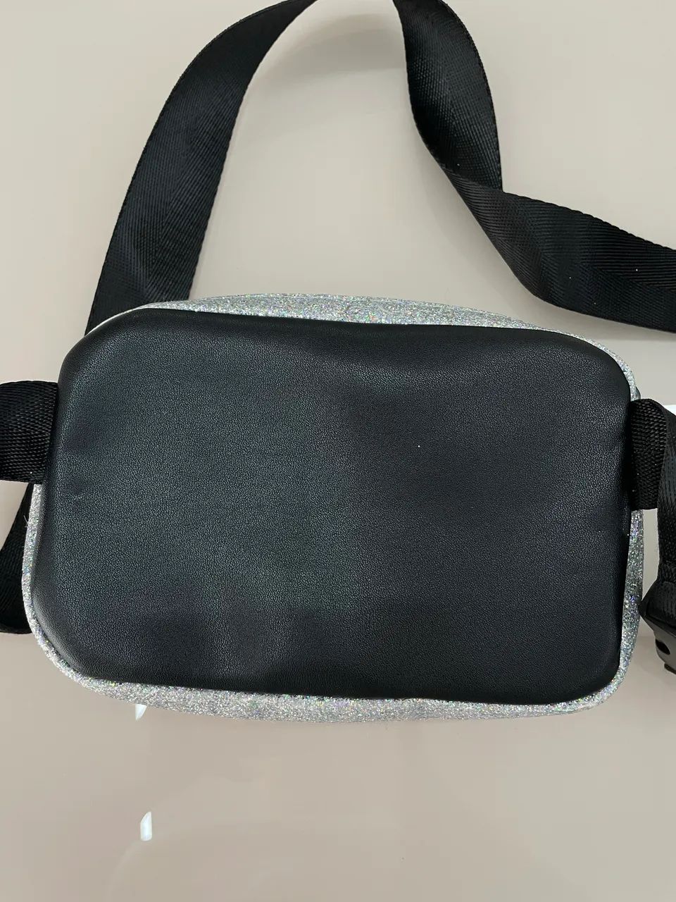 Pochete com gliter na frente  - Foto 2