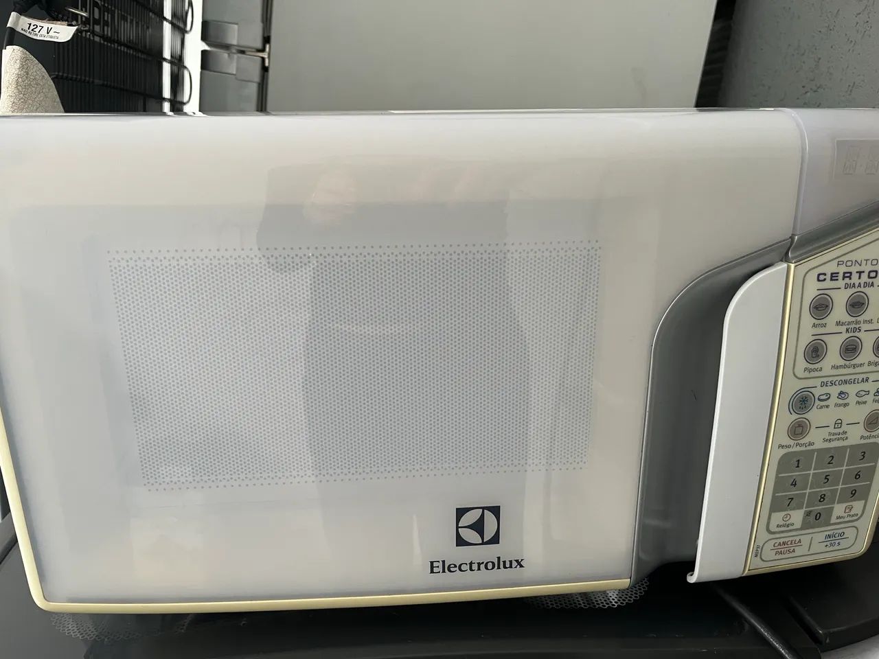Vende se microondas Electrolux 27 L 