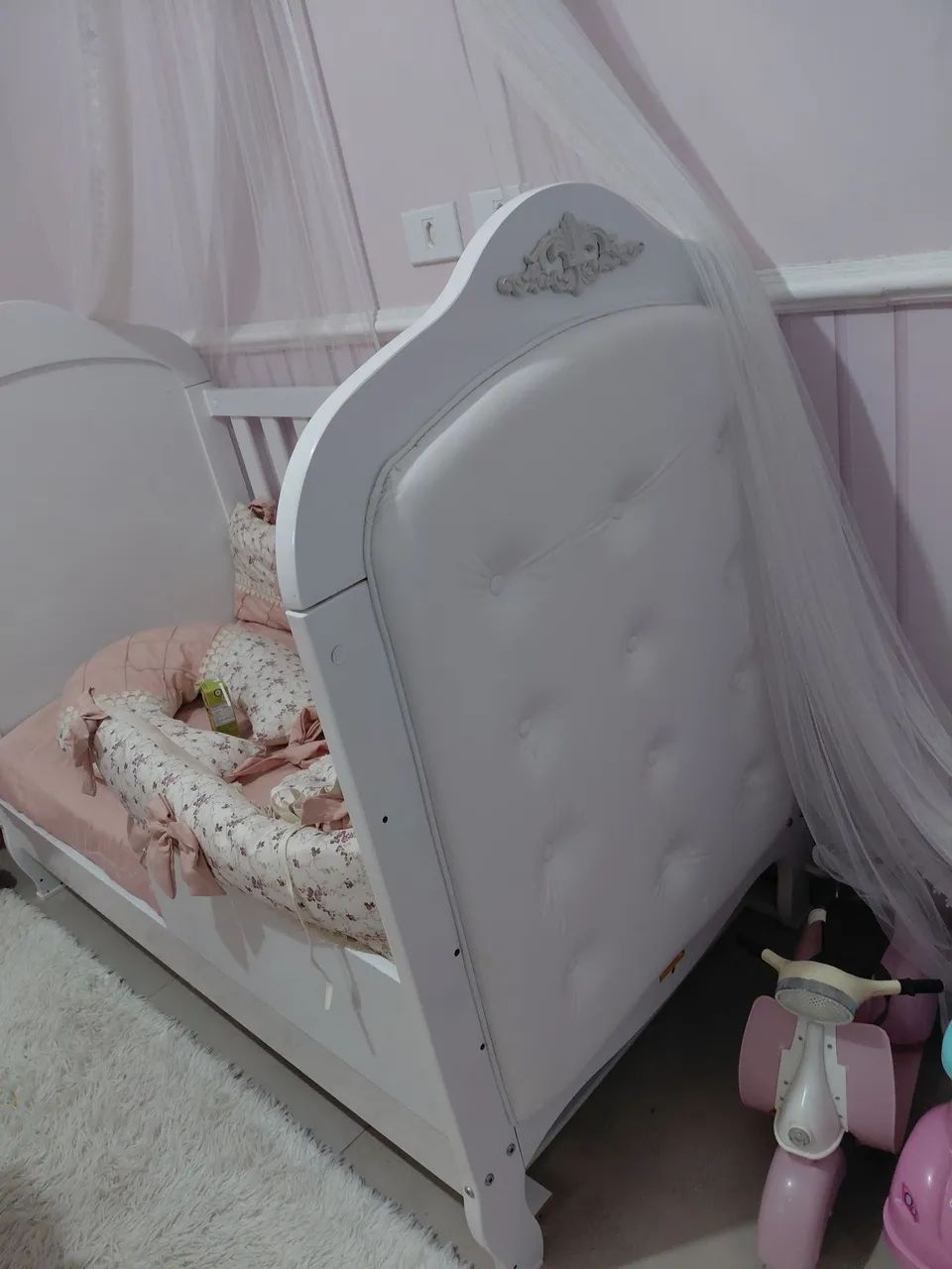 BERÇO AMERICANO QUE VIRA CAMA COM CAPITONÊ - Foto 4