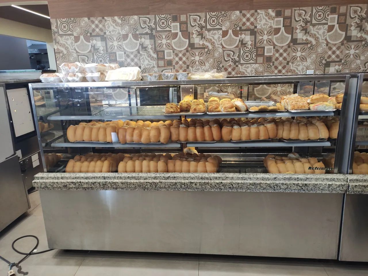 Móveis Completo para Padaria -Balcões, Vitrines, Prateleiras, Mesas e ...