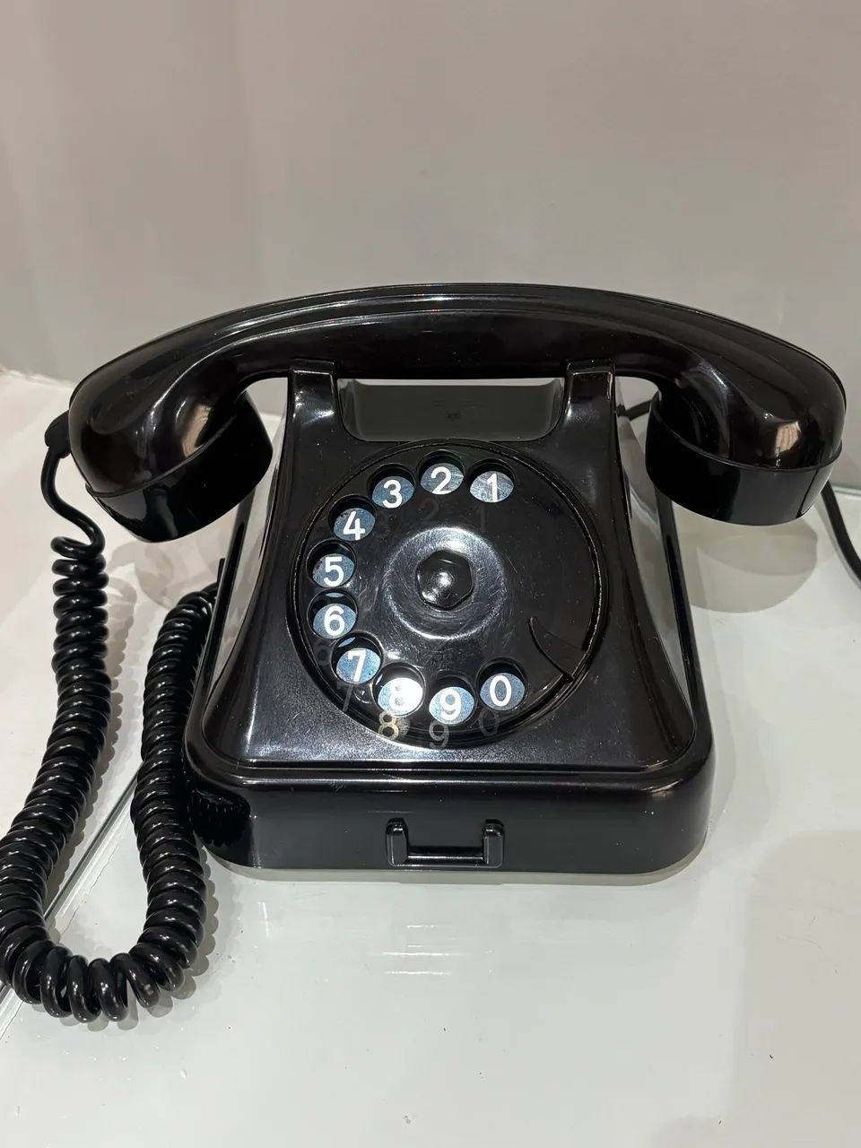 Telefone antigo preto funcionando 