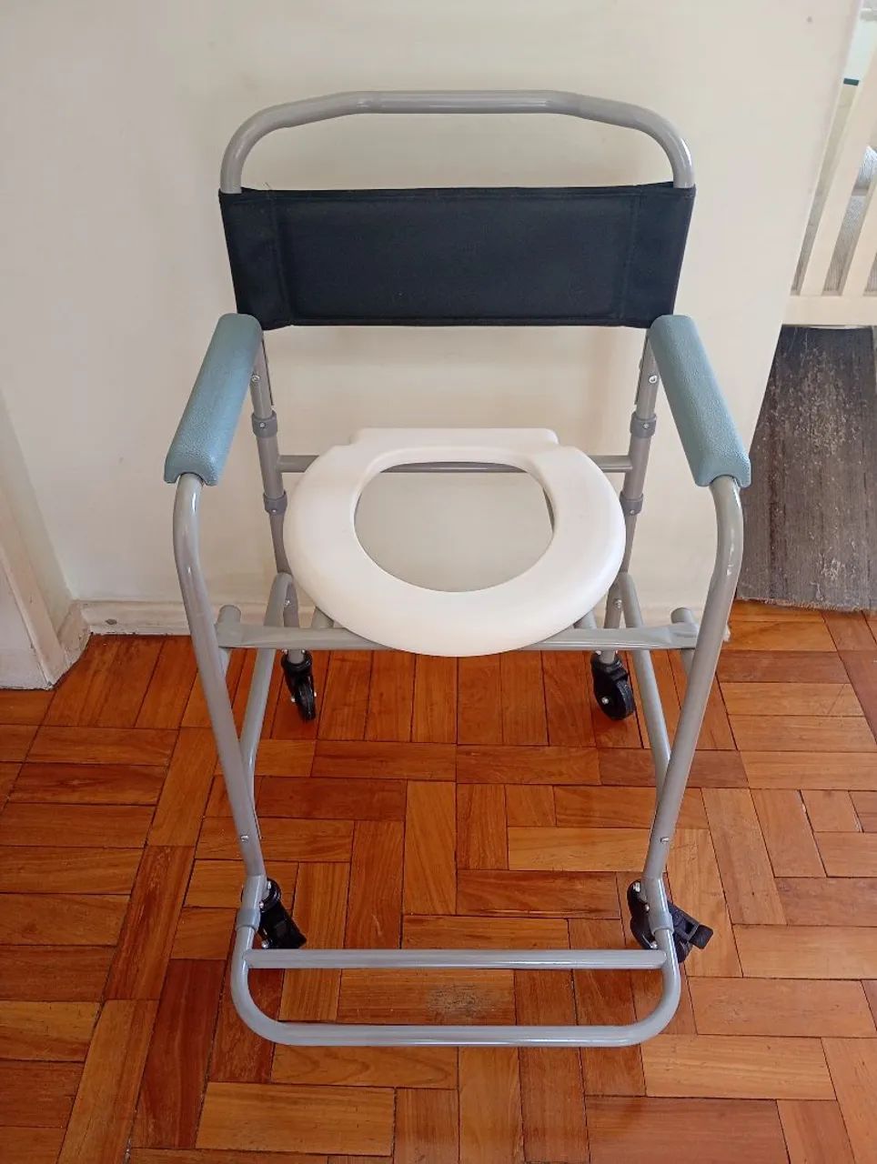 Cadeira higiênica nova