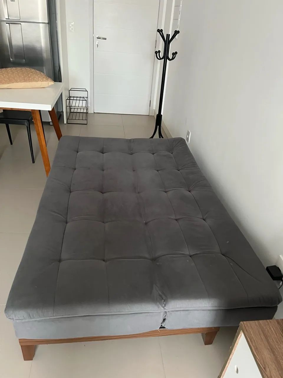 Sofa cama semi novo em suede - Foto 3
