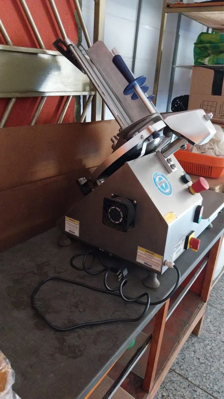 Fatiadora de presunto e mussarela 