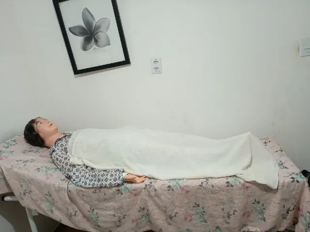 Manequim hospitalar