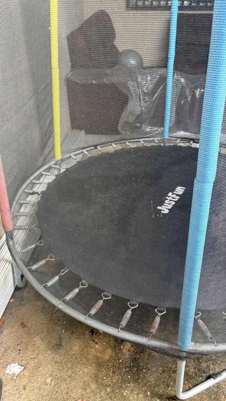 Vendo pula pula semi novo 