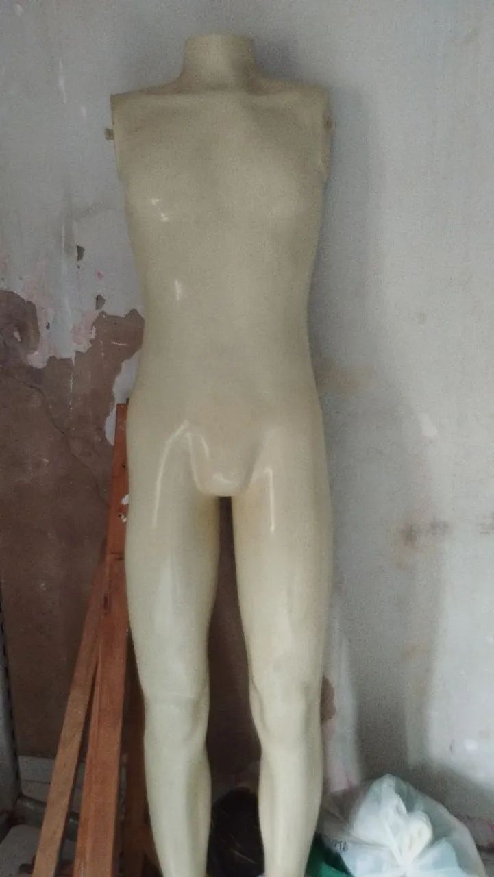 Maniquim a venda