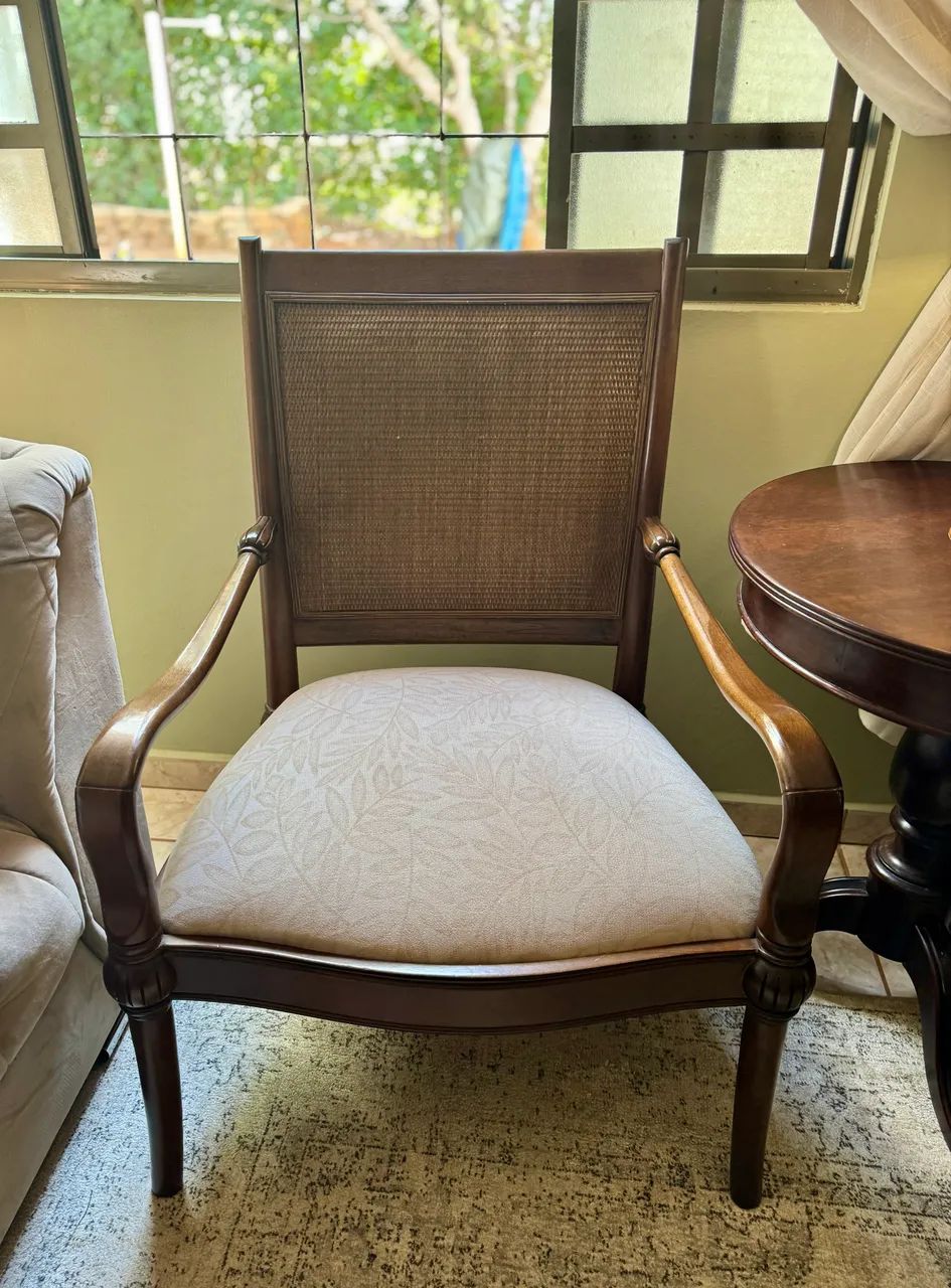 Par de Poltronas Antigas em Madeira Maciça com Palhinha - Foto 3