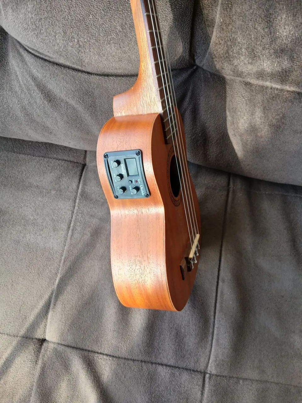 Ukulele Shelby elétrico - Foto 2