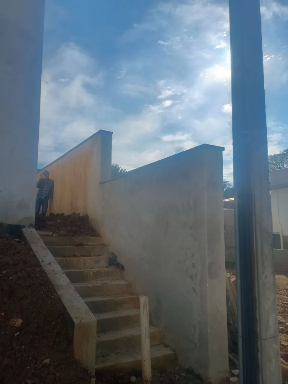 CALHAS E TELHADOS . Profissionais a disposição.