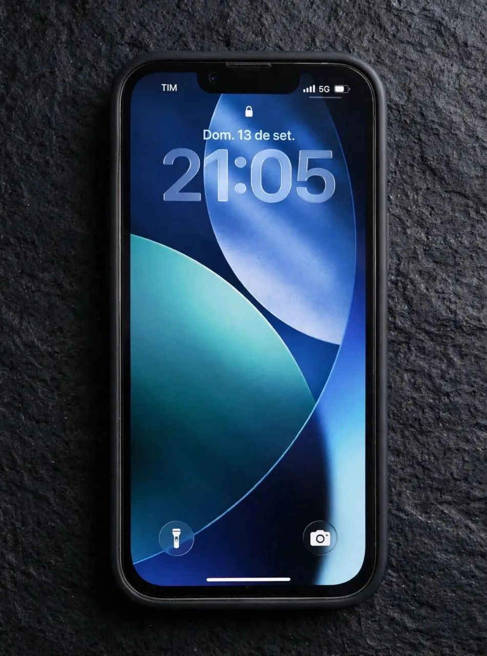 iPhone 13 top