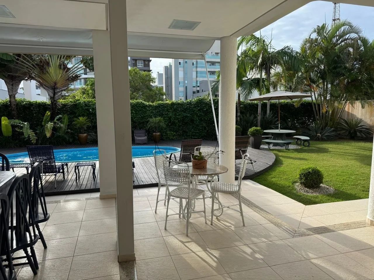 casa a venda com 4 suítes em Jurerê Internacional