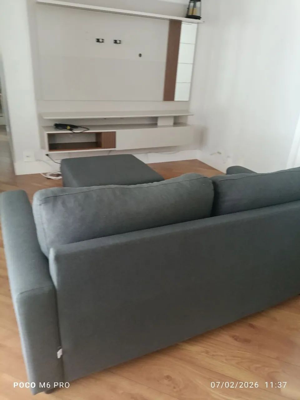 SOFÁ COM CHAISE TOK&STOK - MODERNO E ELEGANTE - Foto 3
