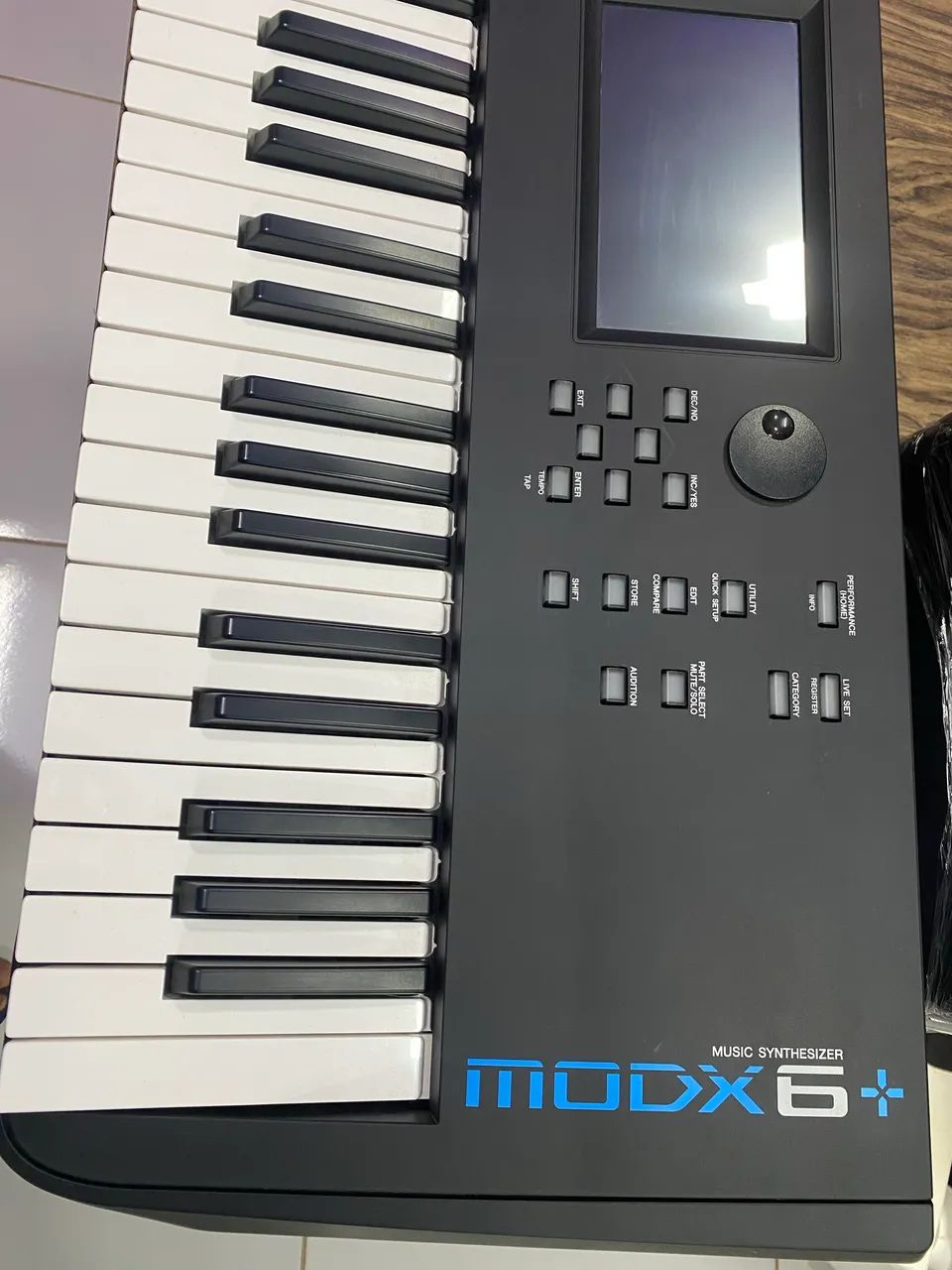 Teclado Yamaha MODX6+ Novo - Foto 2