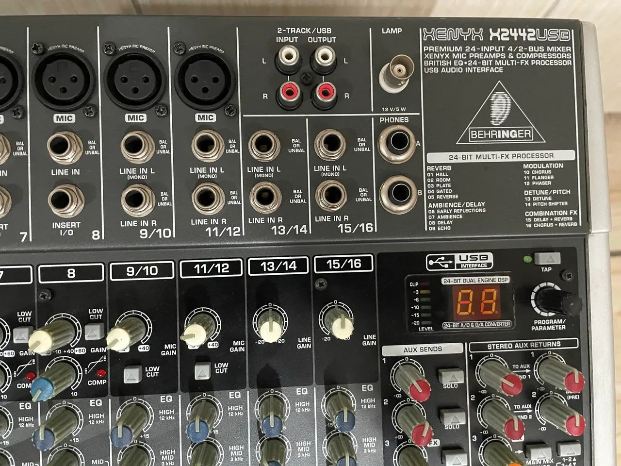 Mesa Behringer Xenny x2442