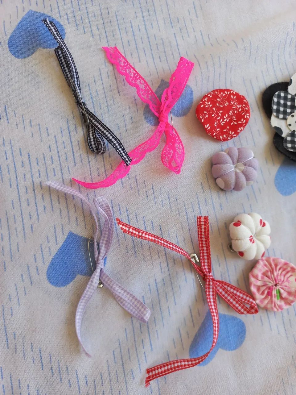 10 acessórios infantis para enfeitar roupas,cabelos,bolsas,etc. - Foto 5