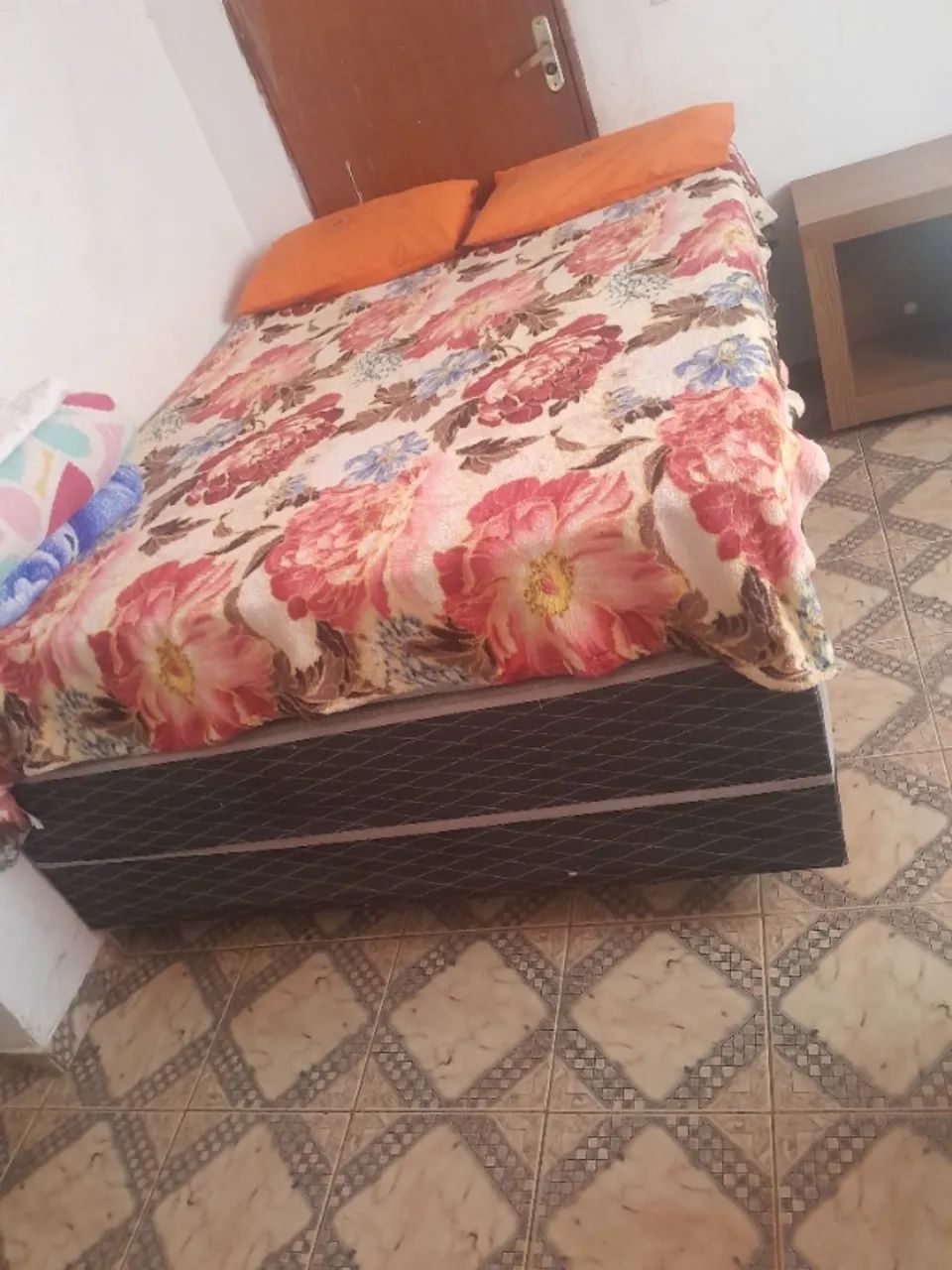 Cama box com colchão 