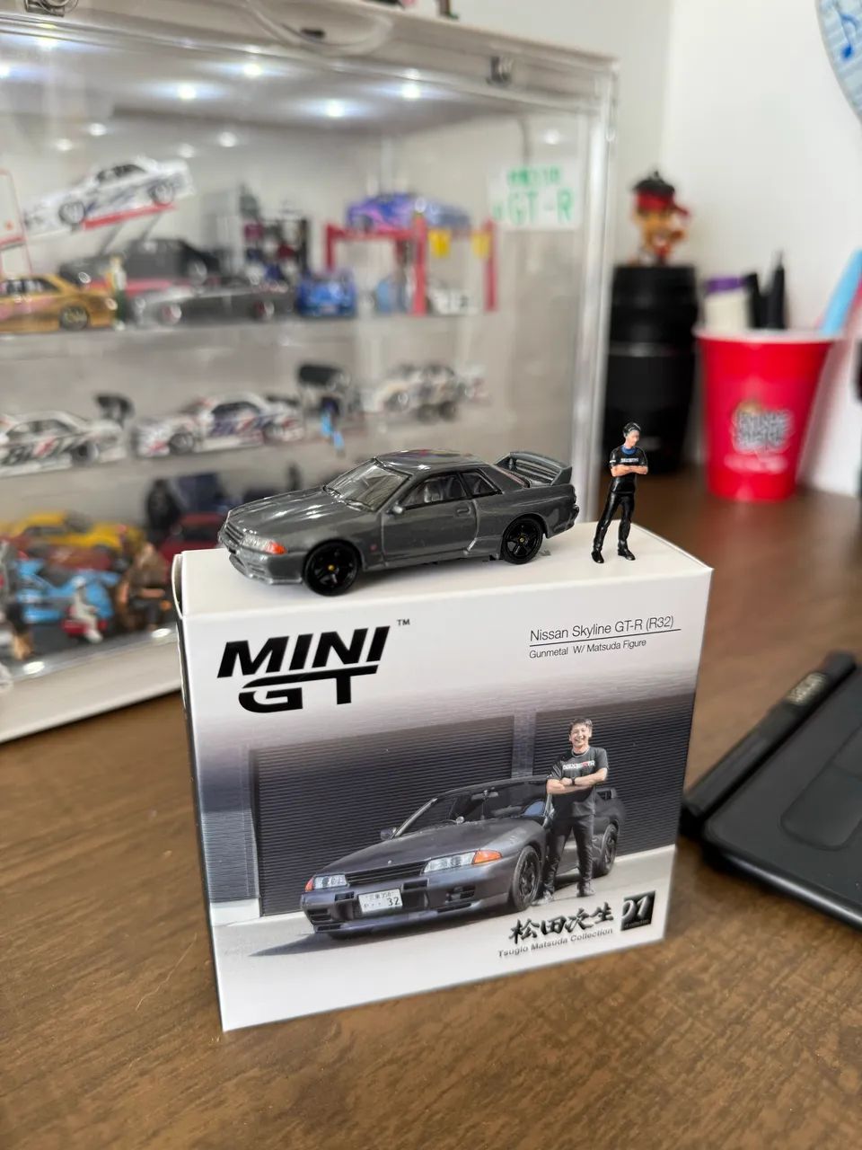 MiniGT Skyline R32