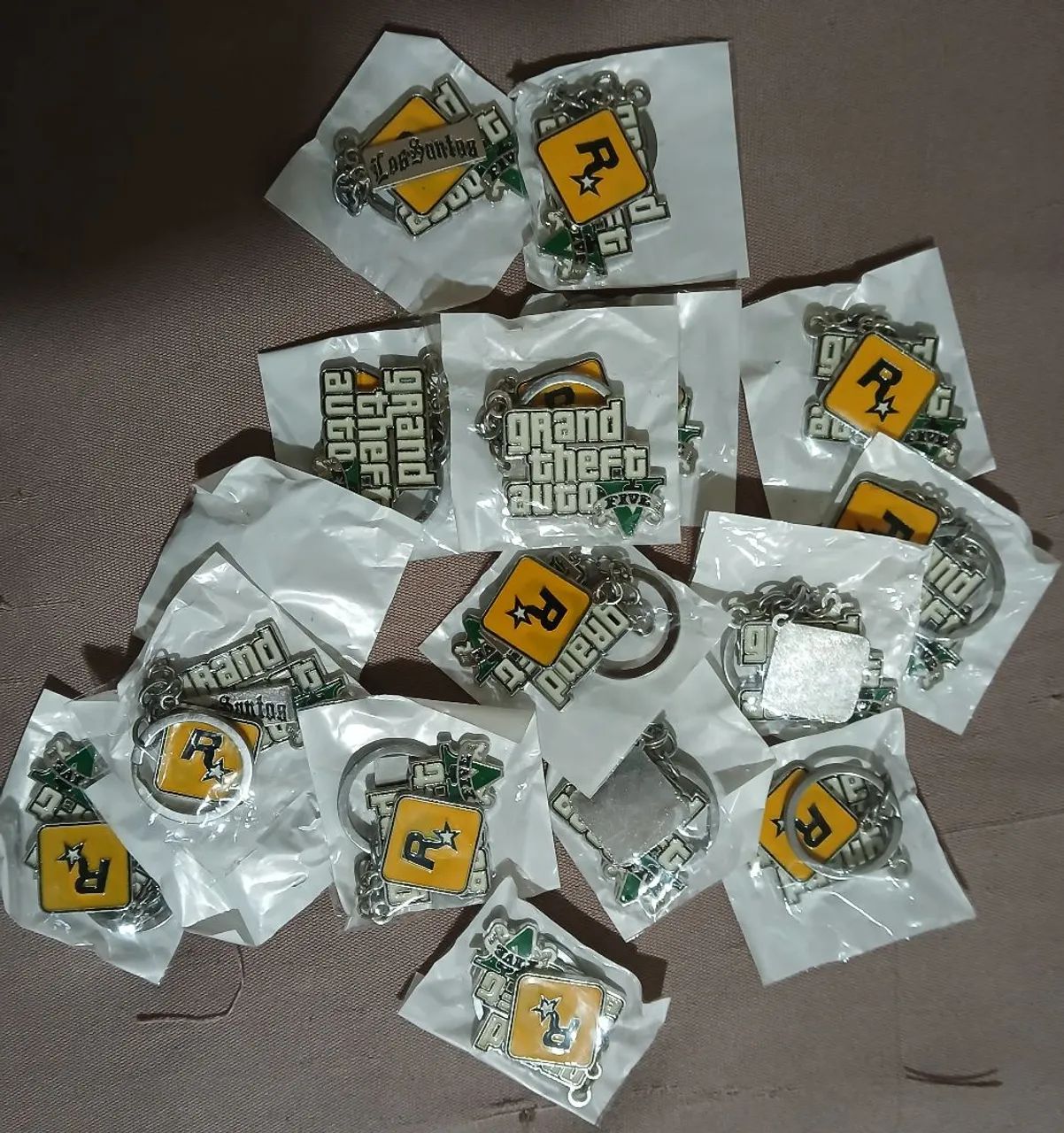 Chaveiro GTA 5 lote com 17 peças videogame  - Foto 2