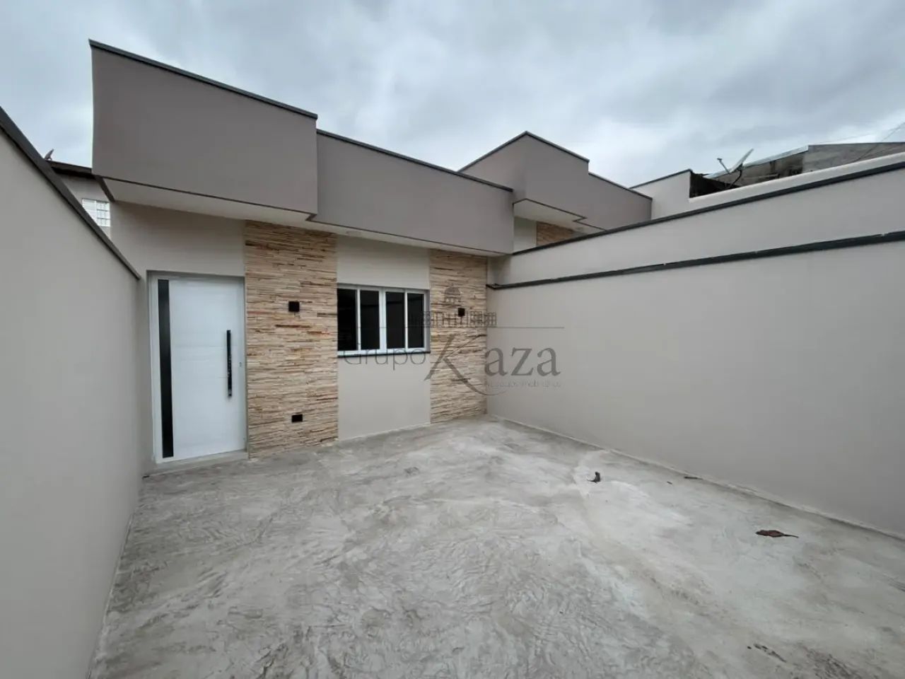 Casa - Jardim Limoeiro - 2 Dormitórios - 70m².