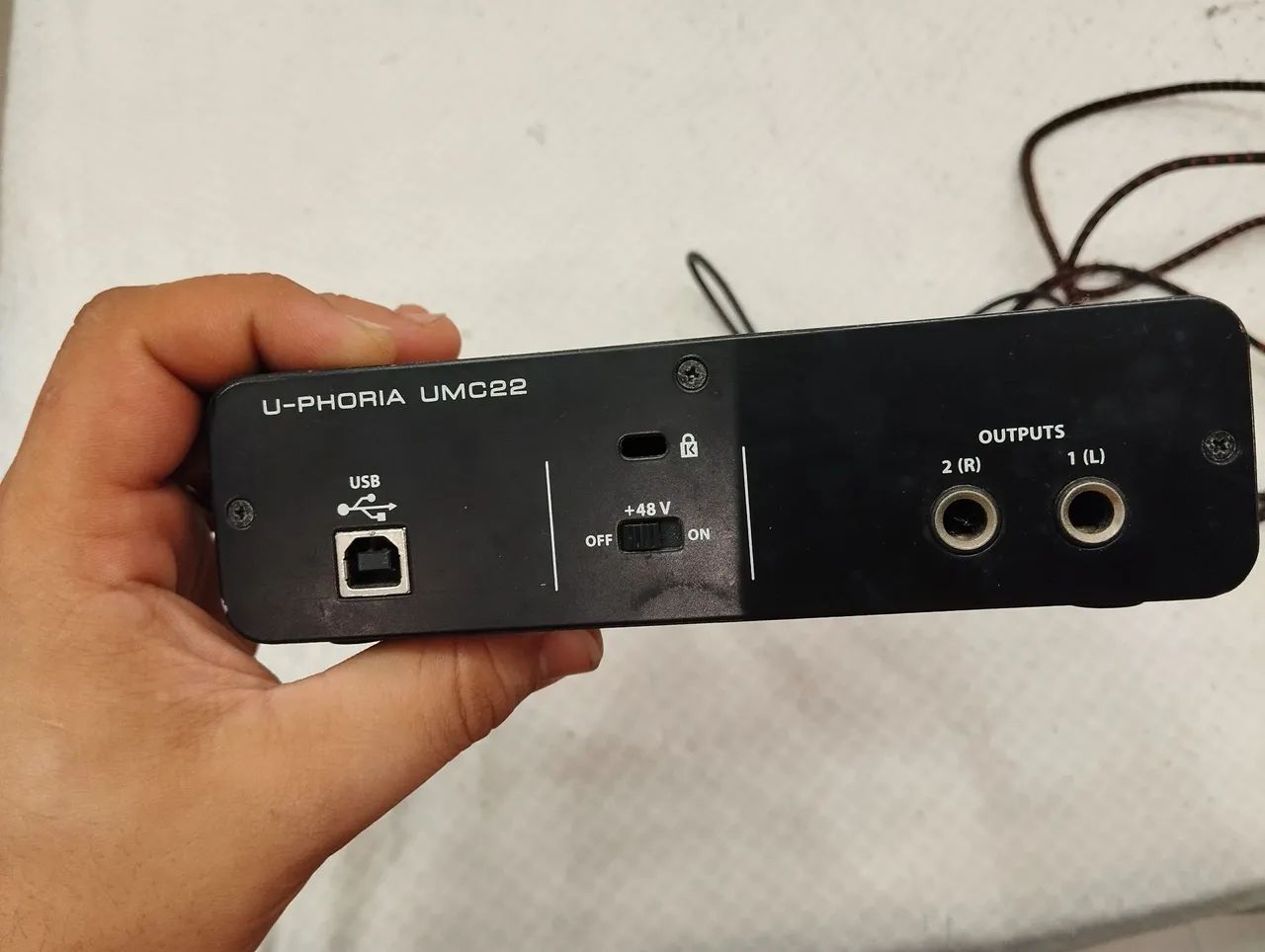 Interface de áudio Behringer UMC22418477692085882882