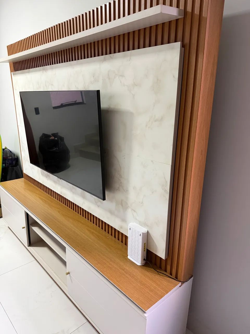 PAINEL COM RIPADO E MÁRMORE  - Foto 3