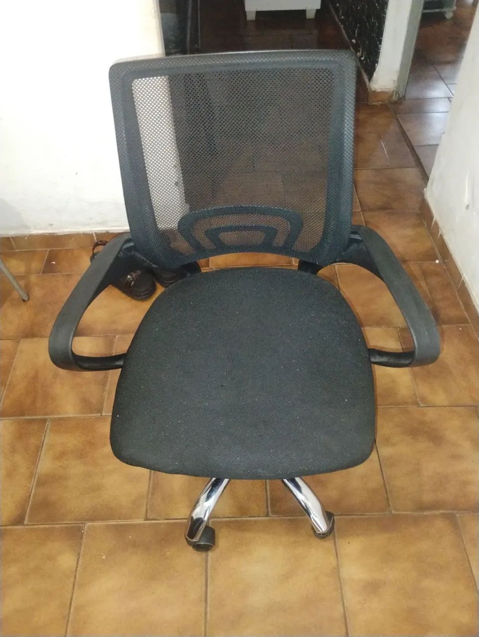 Vendo 1 cadeira ? de escritório  - Foto 3