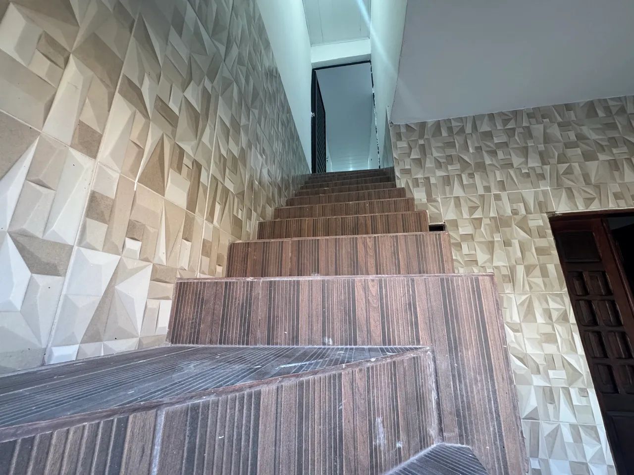 Casa no primeiro andar toda forrada - Foto 4
