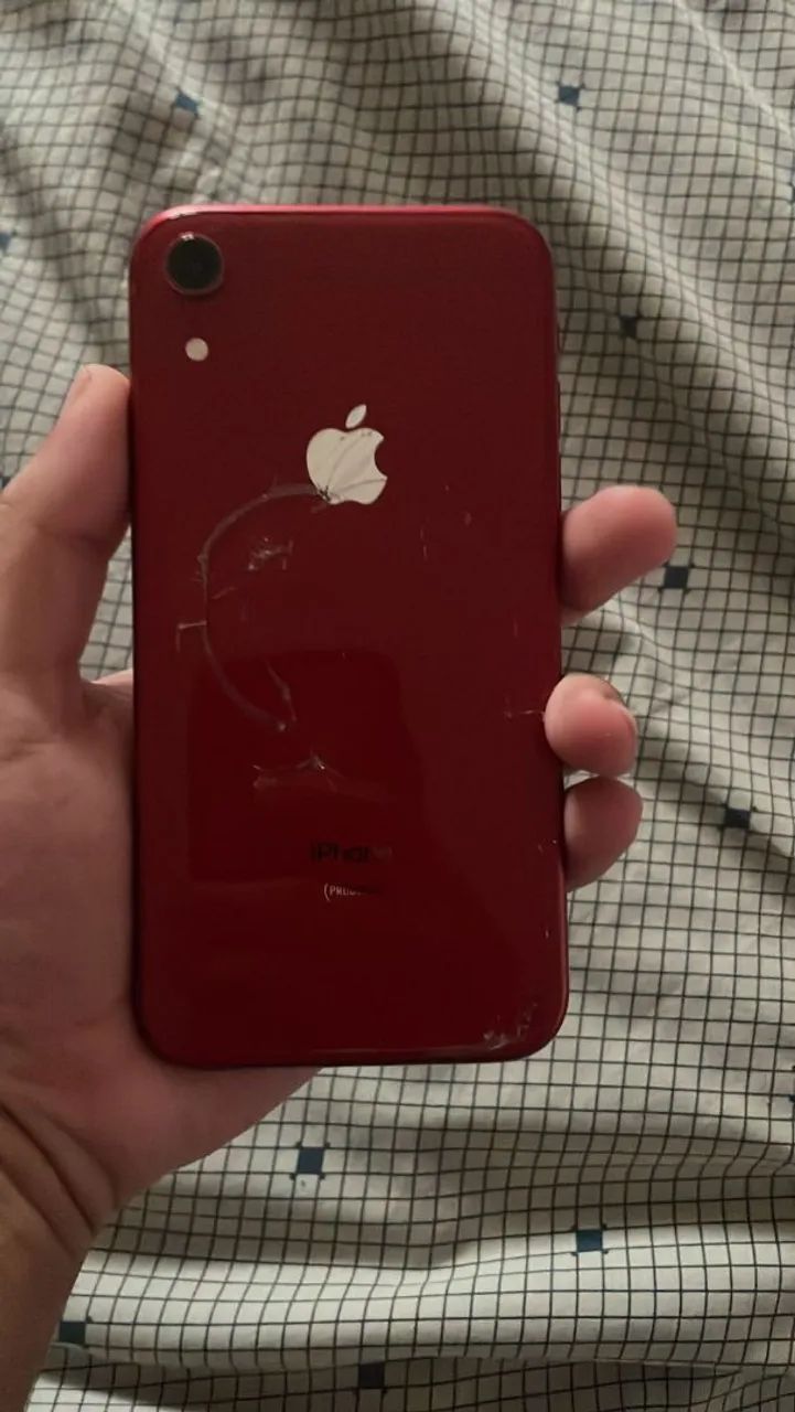 iPhone XR vermelho 