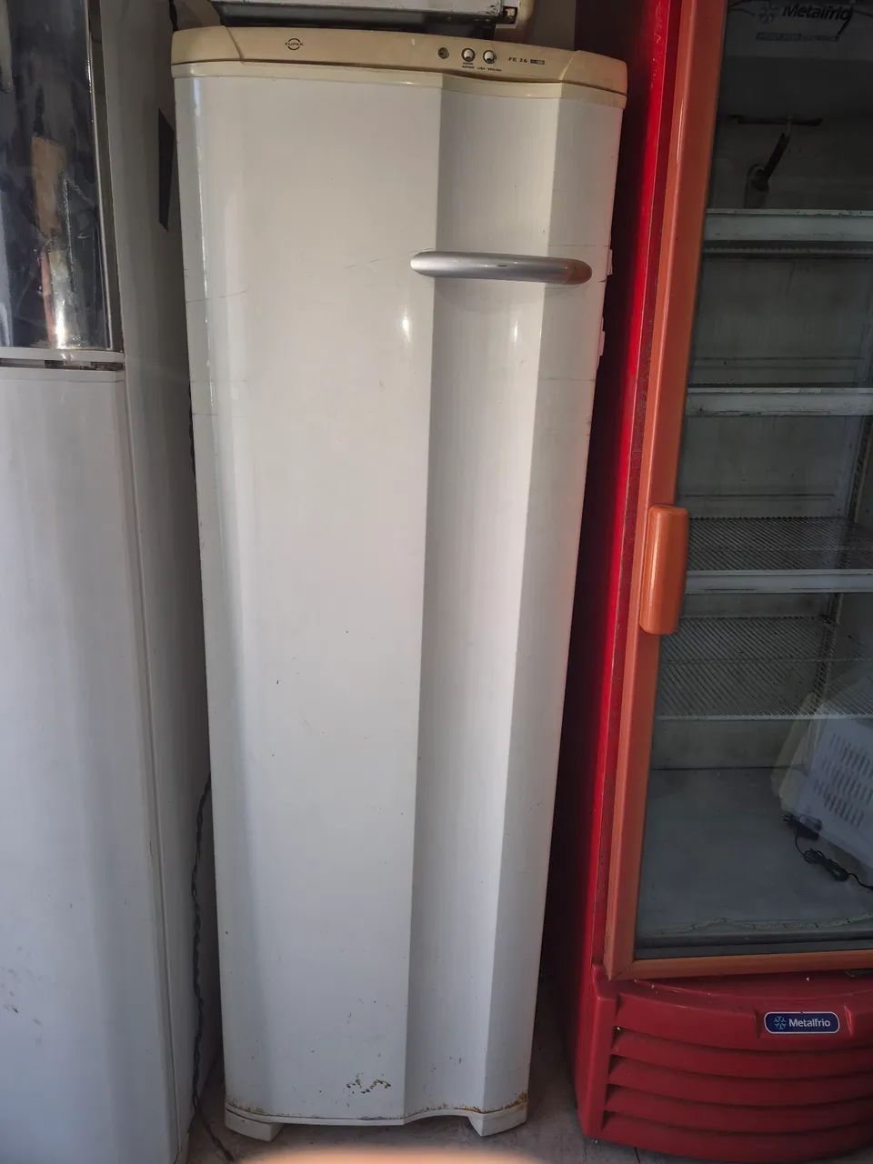 Freezer vertical FE 26