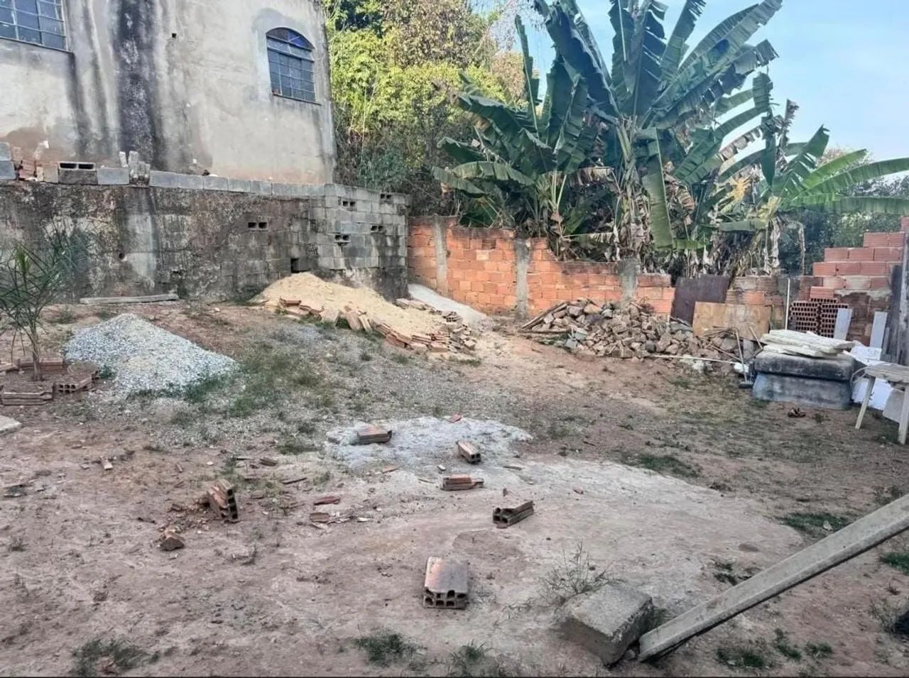 Casa inacabada com laje e piso grosso. - Foto 2
