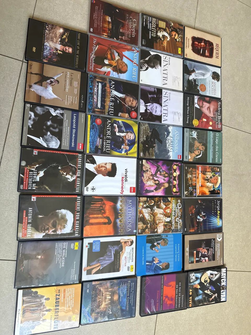 DVDs de música diversos R$30 cada um