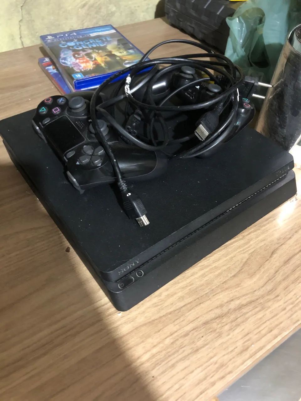 Ps4 slim de 1t com dois controles 
