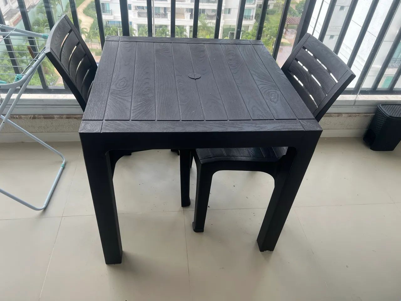 Conjunto mesa com quatro cadeiras  - Foto 3