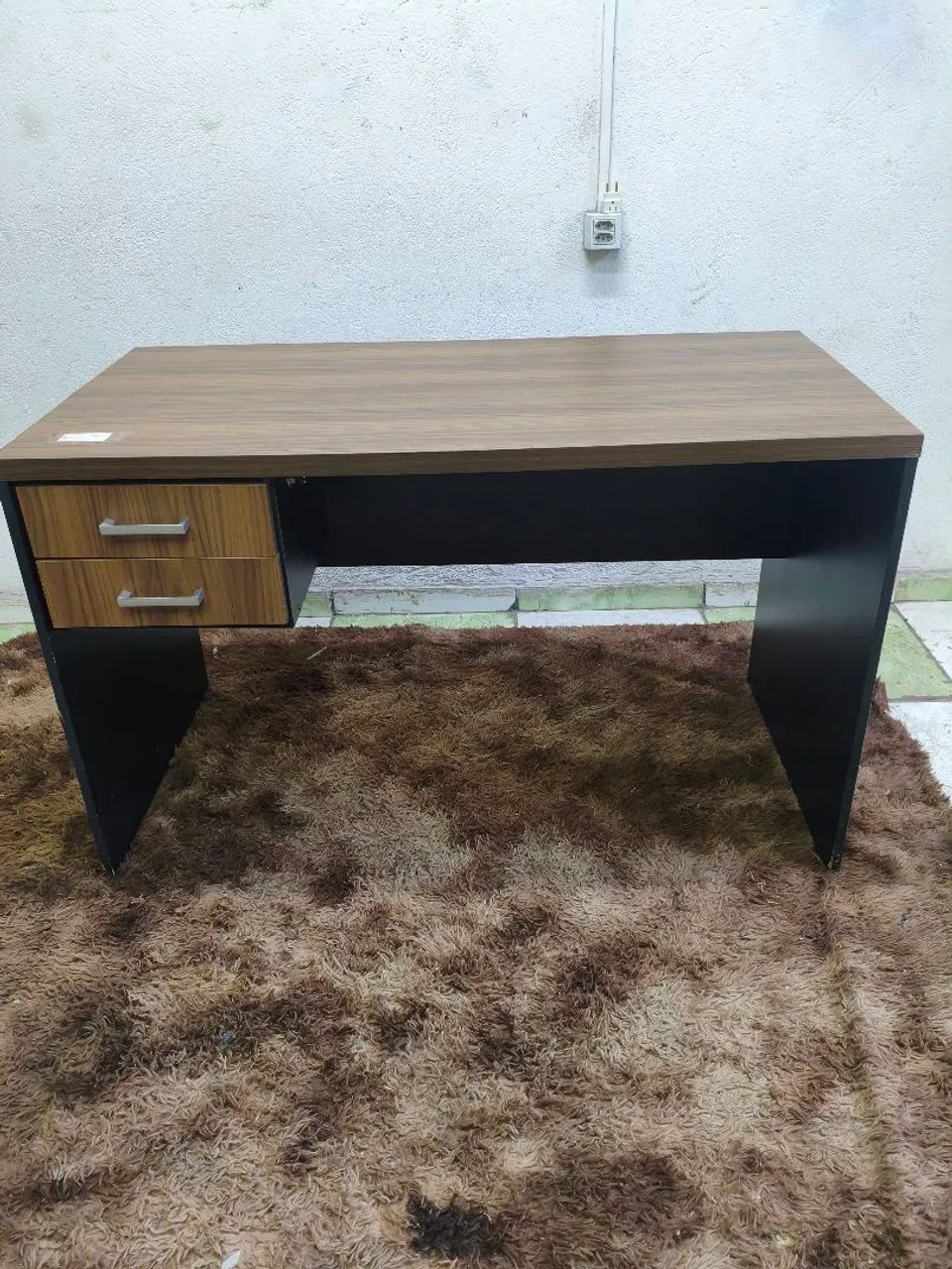 Mesa Usada para Estudos - Com Gavetas 