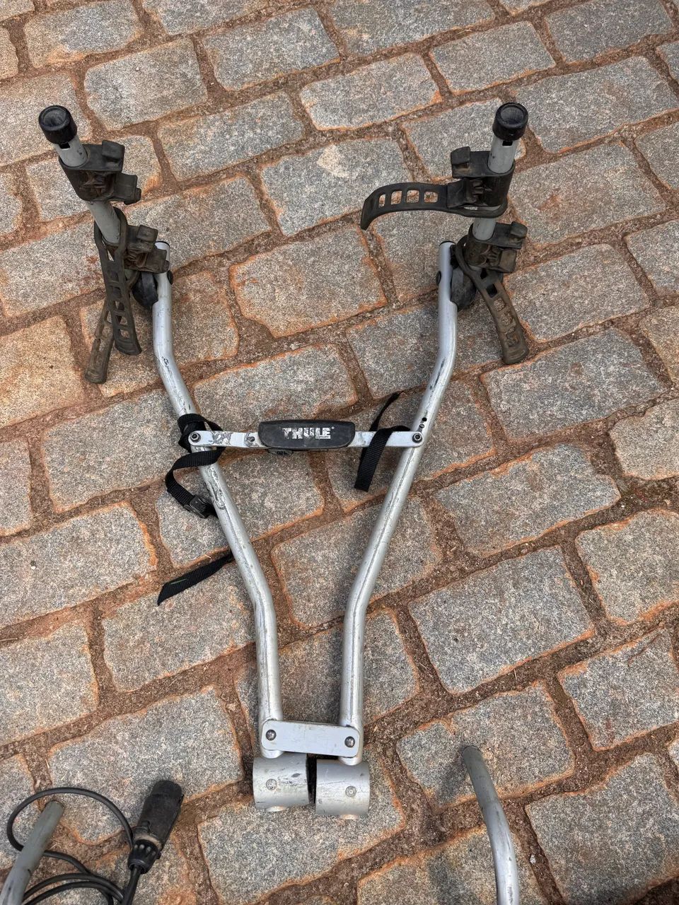 Suporte bike Thule + barra de placa com elétrica  - Foto 3