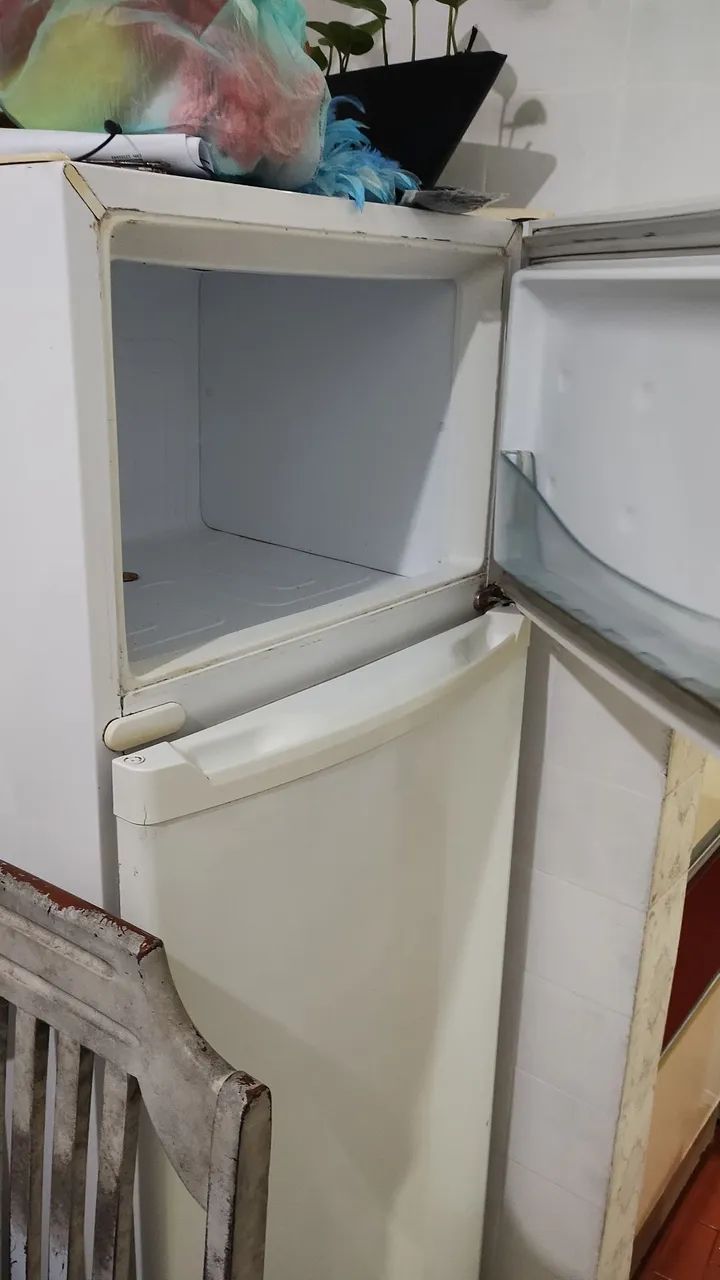 Vendo geladeira Consul funcionando completamente  - Foto 3