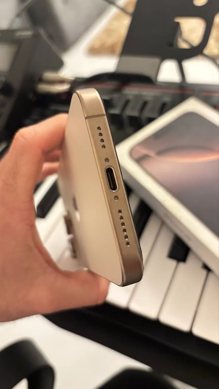 iPhone 16 pro Max 256 - Foto 2