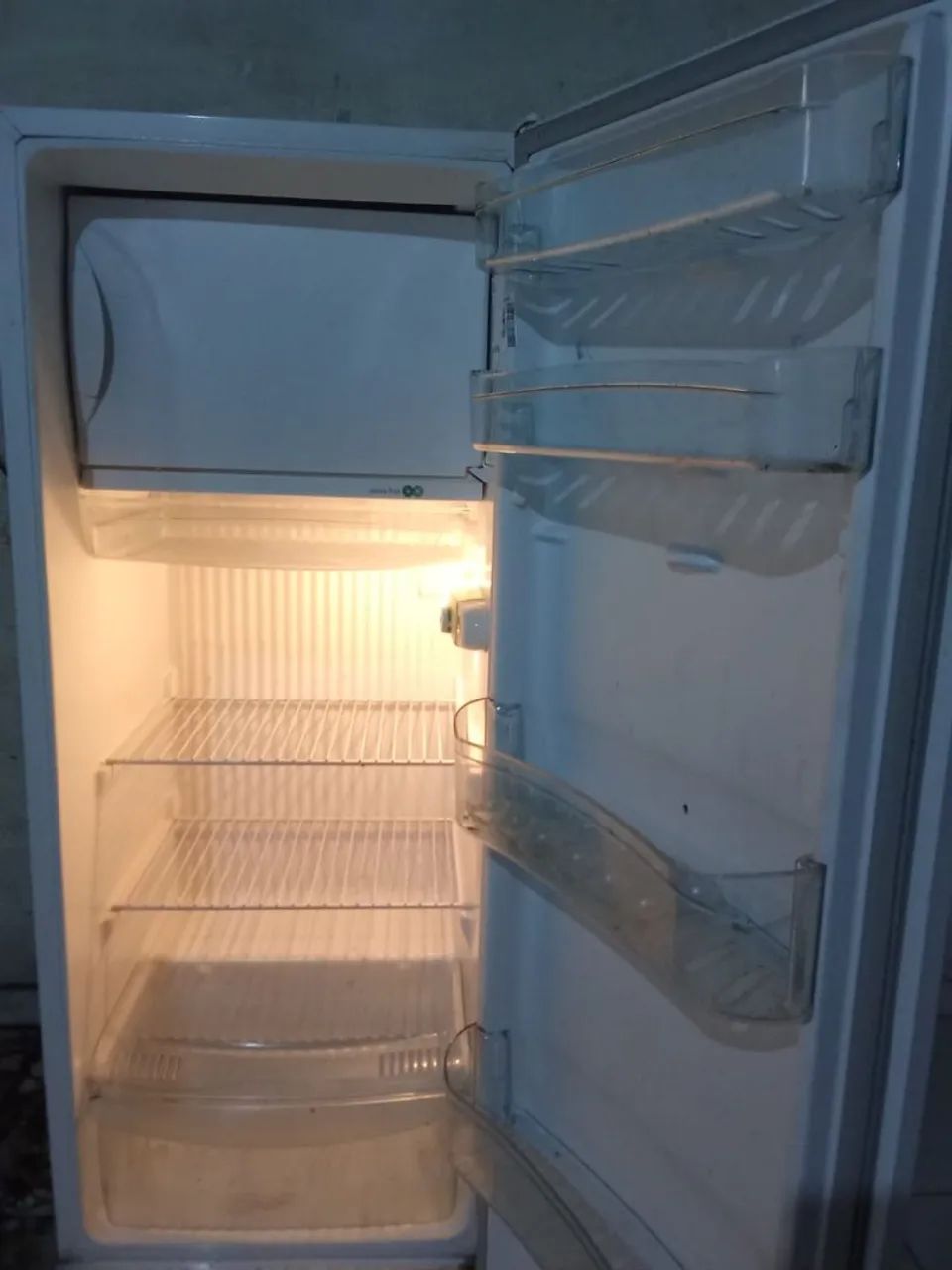 Geladeira semi nova 