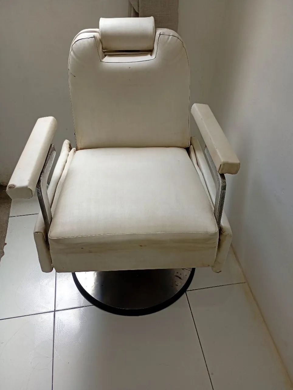 Sofá e cadeira de cabeleireiro no precinho  - Foto 2