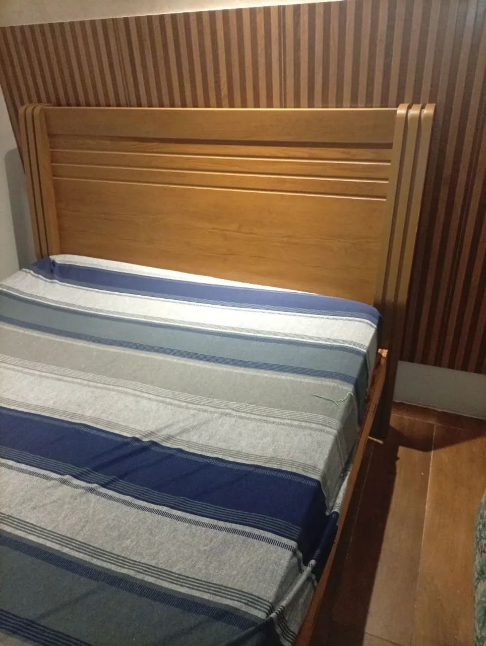 Vendo cama com colchão 