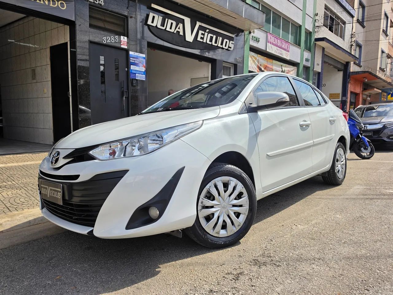 Toyota Yaris YARIS XL Live Sedan 1.5 Flex 16V 4p Mec. 2022