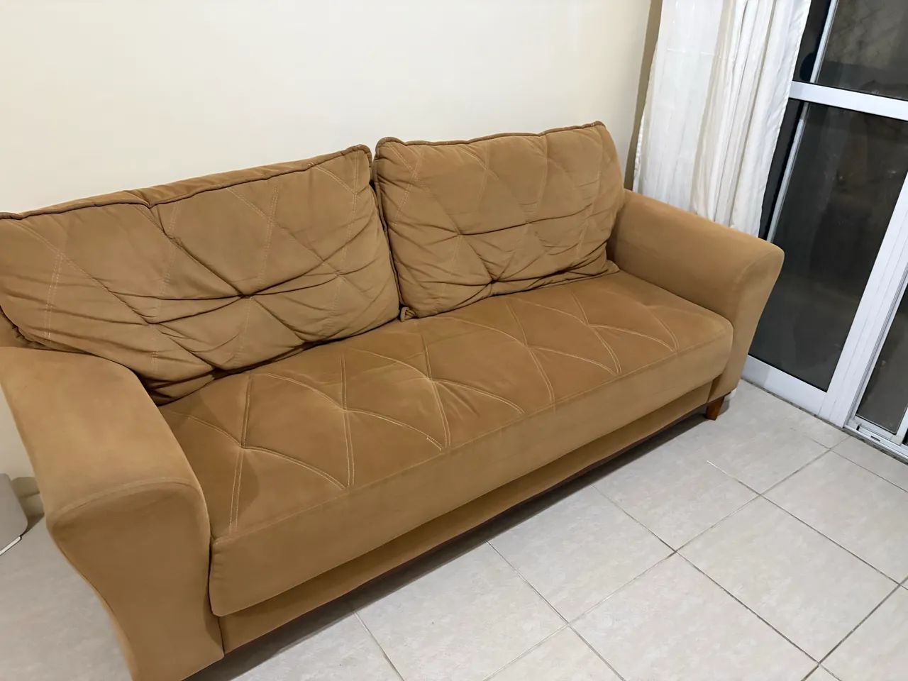 Sofá 2m caramelo 