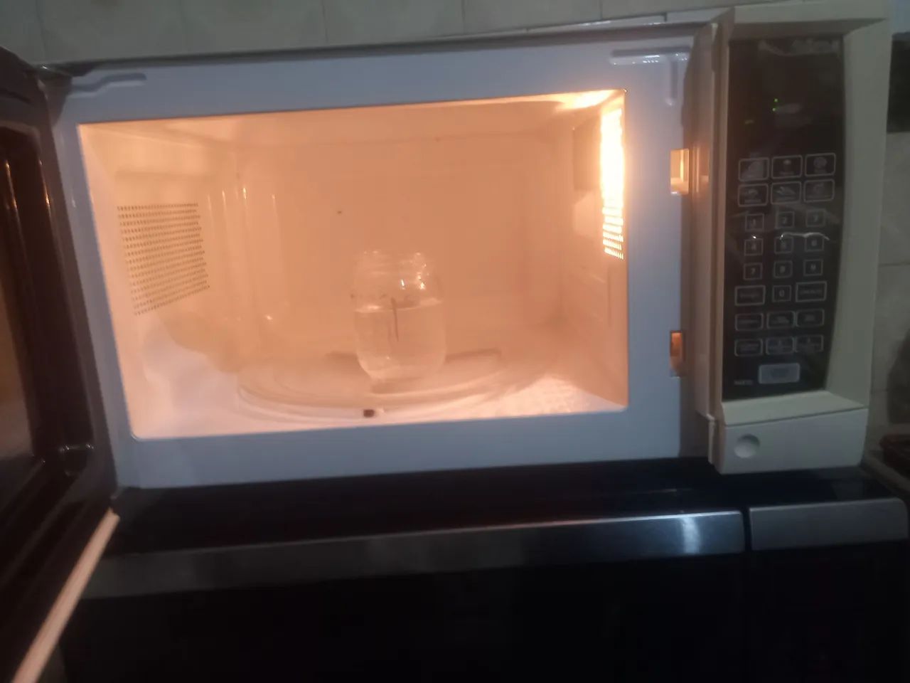 Microondas porta espelhada 20 litros - Foto 5