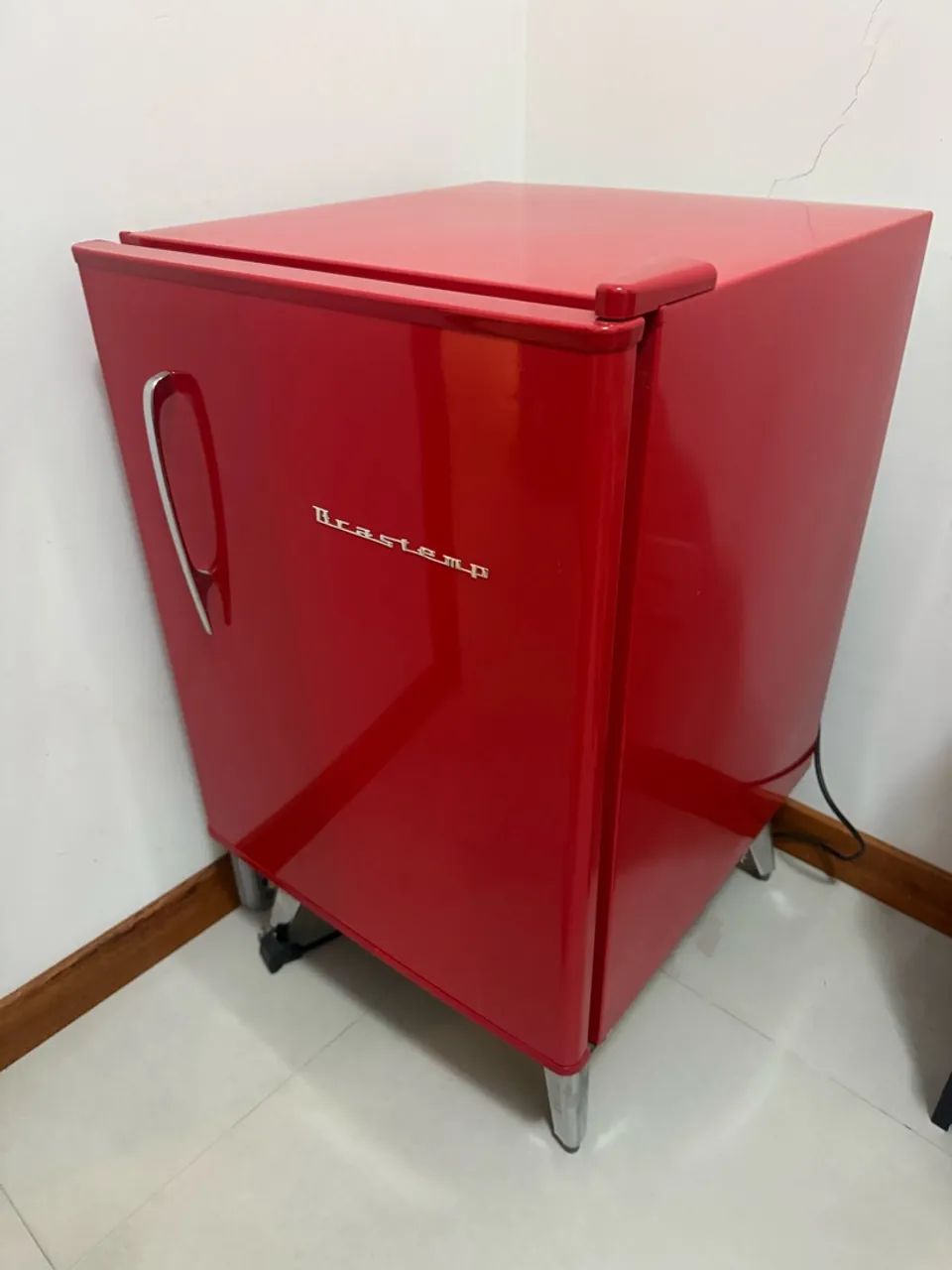 Frigobar retrô Brastemp vermelho 