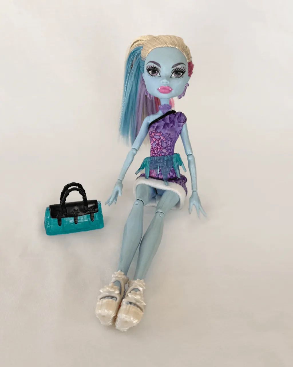 Boneca Monster High Abbey Bominable Scaris - (completa)