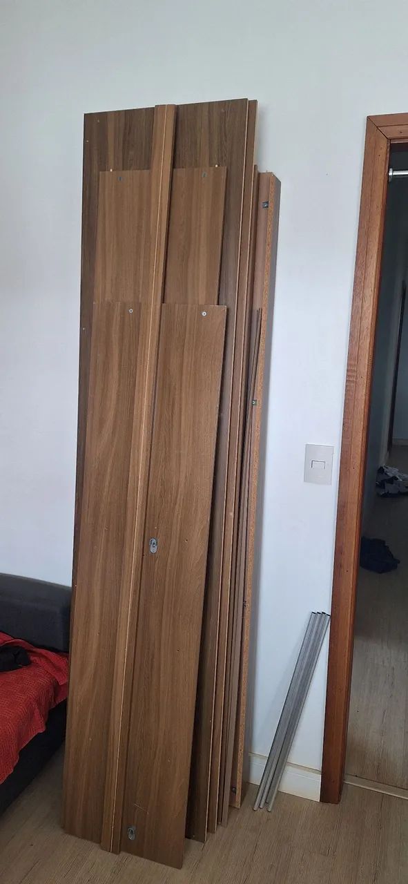Guarda roupa 3 portas com porta de correr e espelho