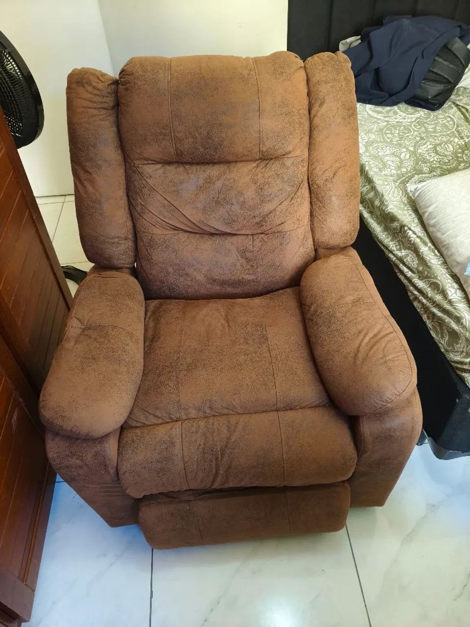 Poltrona reclinável com massageador e aquecedor 